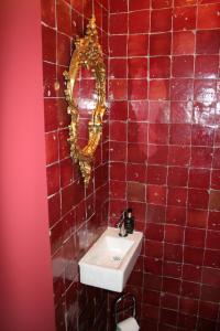 A bathroom at Sint Andries Suites