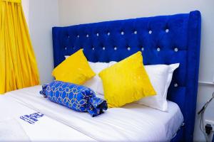 Postel nebo postele na pokoji v ubytování Enac Homes - Decorous, Classy & Elegant Executive Studios - Kiambu Road