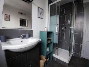 Kúpeľňa v ubytovaní Le char'Mans appartement cosy proche gare et tram