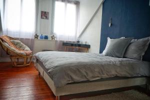 Posteľ alebo postele v izbe v ubytovaní Le char'Mans appartement cosy proche gare et tram