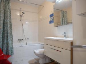 Koupelna v ubytování Badhotel Callantsoog + 37 fotografií