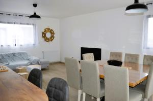 Posedenie v ubytovaní La Mer Veille, maison neuve avec jardin