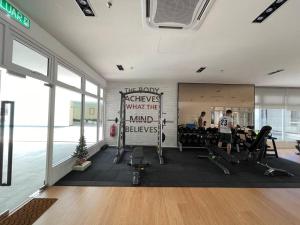 Centrul de fitness și/sau facilități de fitness de la Inspirasi Mont Kiara 3 Rooms Balcony Free WIFI & Carpark By The Homez