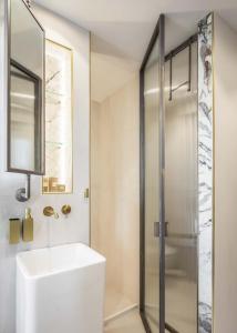 A bathroom at Bella Venezia