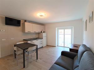 A kitchen or kitchenette at Appartamento Lella