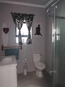 Koupelna v ubytování 17 Lisa Street, 4 Bed - 2 Bath
