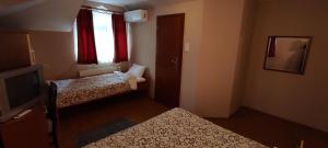 A bed or beds in a room at Restoran Filipovic