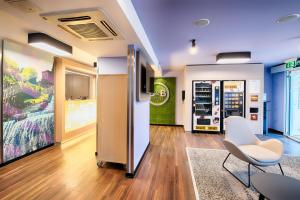 Kuchyň nebo kuchyňský kout v ubytování B&B Hotel Kassel-Süd + 37 fotografií