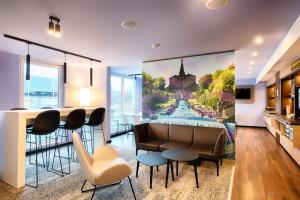 TV a/nebo společenská místnost v ubytování B&B Hotel Kassel-Süd
