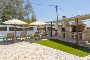 Zahrada ubytování Ilenia's 3 Bedroom House With Private Pool