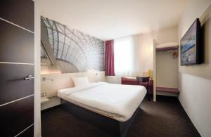 Postel nebo postele na pokoji v ubytování B&B HOTEL Katowice Centrum