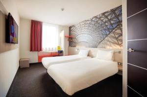 Postel nebo postele na pokoji v ubytování B&B HOTEL Katowice Centrum