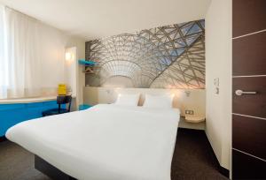 Postel nebo postele na pokoji v ubytování B&B HOTEL Katowice Centrum