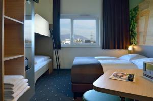 Łóżko lub łóżka w pokoju w obiekcie B&B Hotel Graz City-Süd