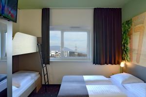 Łóżko lub łóżka w pokoju w obiekcie B&B Hotel Graz City-Süd