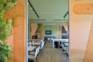 Telewizja i/lub zestaw kina domowego w obiekcie B&B Hotel Graz City-Süd