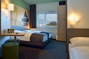 Łóżko lub łóżka w pokoju w obiekcie B&B Hotel Graz City-Süd