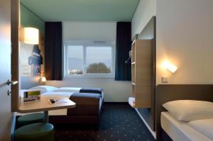 Łóżko lub łóżka w pokoju w obiekcie B&B Hotel Graz City-Süd