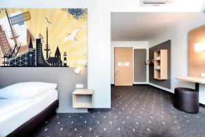 Postel nebo postele na pokoji v ubytování B&B Hotel Kiel-Holstenbrücke