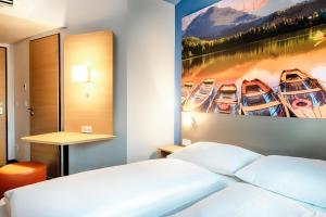 Postel nebo postele na pokoji v ubytování B&B Hotel Kempten