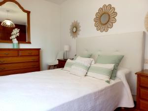 Posteľ alebo postele v izbe v ubytovaní Piso Mirador playa de Coroso