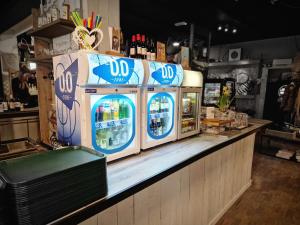 a bar with three drinks machines on the counter at Hof van Sellingen in Sellingen