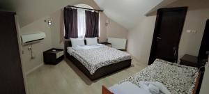 A bed or beds in a room at Restoran Filipovic