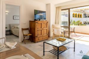 Кът за сядане в Living4Malaga Fuengirola Beach&Pool Apartment