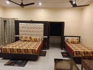 a room with two beds in a room at Scindhia Guest House in Varanasi