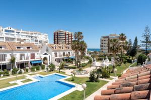 Bazén v ubytování Townhouse beachside Fuengirola nebo v jeho okolí