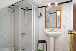 Kúpeľňa v ubytovaní Casa de Romero - Solo familias + 15 fotografií