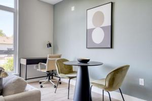 Φωτογραφία από το άλμπουμ του Mountain View studio w pool gym nr tech HQs SFO-1206 σε Σανιβέιλ