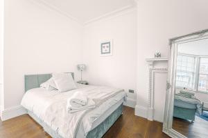 Llit o llits en una habitació de The Royal Bell Apartments - Central Bromley