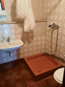 a bathroom with a tub and a sink and a toilet at Apartment Anić in Šmrika