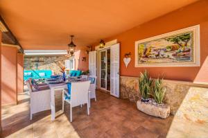 a dining room with a table and chairs at Ideal Property Mallorca - Can Caragol Inca in Inca