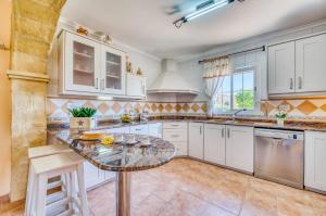 Kuchyň nebo kuchyňský kout v ubytování Ideal Property Mallorca - Can Caragol Inca