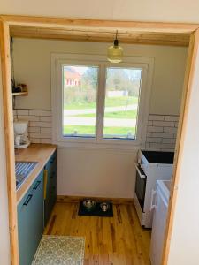 kuchnia z blatem i oknem w obiekcie Chalet de la Baume w mieście La Châtelaine +22 zdjęcia