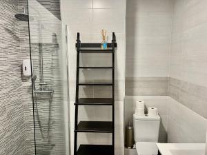 Kúpeľňa v ubytovaní Don Paco Modern Loft + 14 fotografií