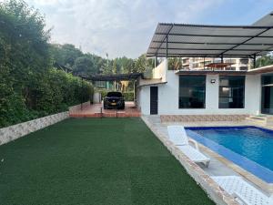 Bazén v ubytování Casa 75 San Marcos Poblado nebo v jeho okolí