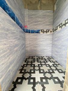 a bathroom with a tiled floor with aitating at Villa Luz Ovelia in El Valle