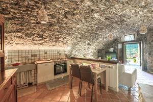 Kuchyň nebo kuchyňský kout v ubytování Maison Enchantée