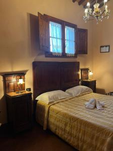 A bed or beds in a room at Hotel Villa Maya