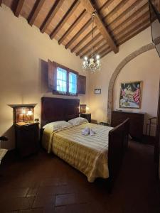 A bed or beds in a room at Hotel Villa Maya
