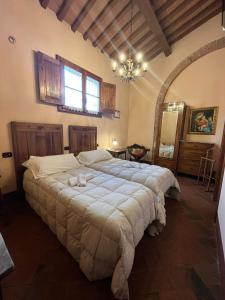 A bed or beds in a room at Hotel Villa Maya