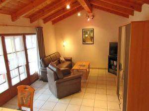 a living room with a couch and a table at Ferienwohnung Sunkler in Waging am See