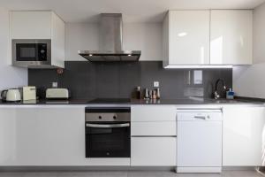 Кухня или мини-кухня в Los Alamos Beach Flat
