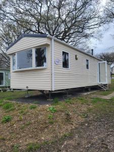 a mobile home is parked in a yard at 14 Greenwood Thorness Bay in Porchfield