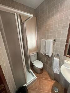 Ένα μπάνιο στο HOSTAL CHIQUININO II