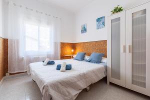 Postel nebo postele na pokoji v ubytování Bruc Apartment Beach + 17 fotografií