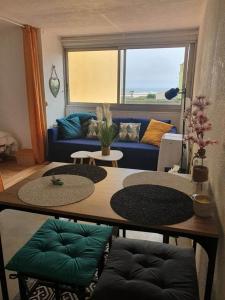 Posedenie v ubytovaní Appartement T2 27m² meublé, vue mer à 50m de la plage